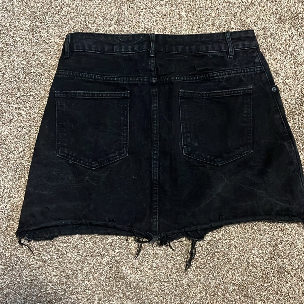 91 Cotton On black distressed jean skirt - Picture 2 of 3
